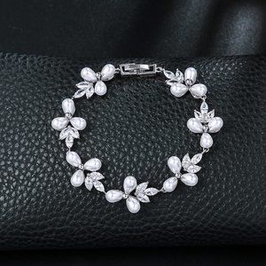 Women's Pearl Bracelet